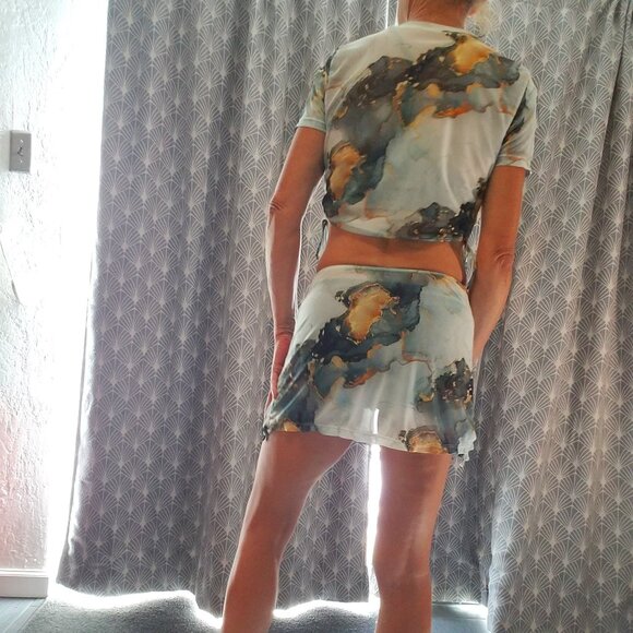 Marble Print Mesh Tee and Skirt Set - Picture 3 of 11